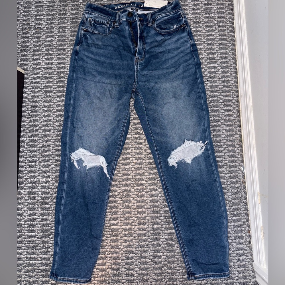 NWT AEO Women's Blue Distressed mom Jeans